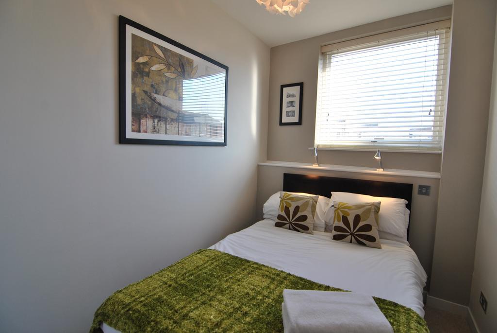 The Courtyard 2 Bedroom Apartments In Central Windsor With Parking Extérieur photo